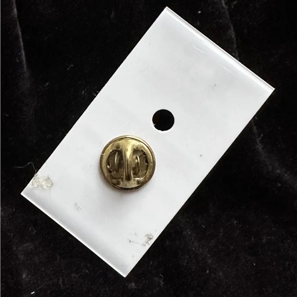 VINTAGE 1980s WALT DISNEY WORLD Mickey Mouse RESIN PLASTIC LAPEL PIN TIE TACK - Picture 2 of 3